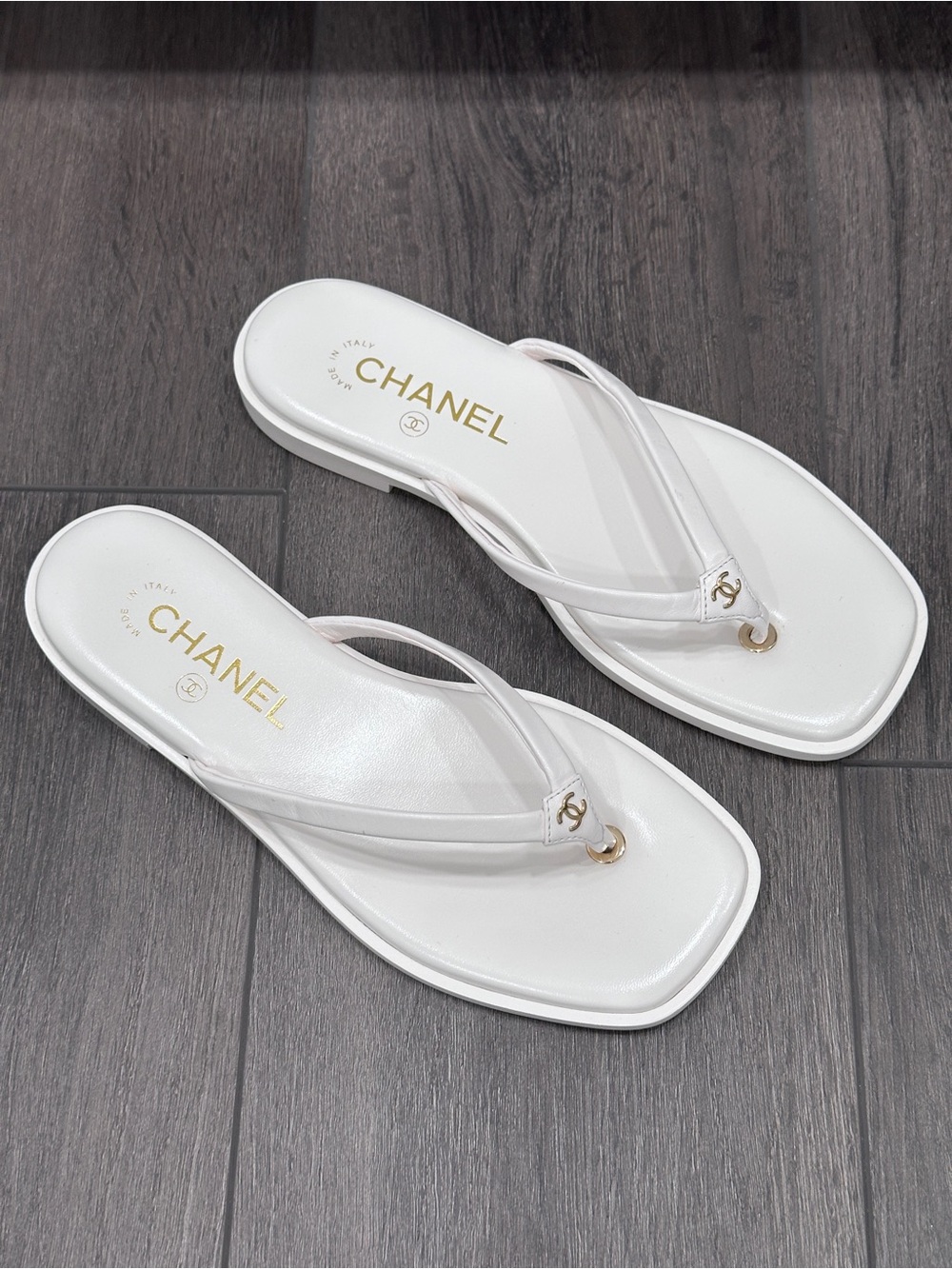 2026 CHANEL IVORY MILKY WHITE leather GOLD CC Logo FLIP FLOP Slides Sandals 36.5 - Picture 3 of 16